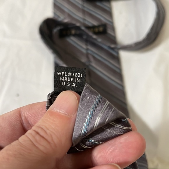 Structure mens tie in silver and blue diagonal stripe 3.5” W x 57”L - Picture 5 of 8